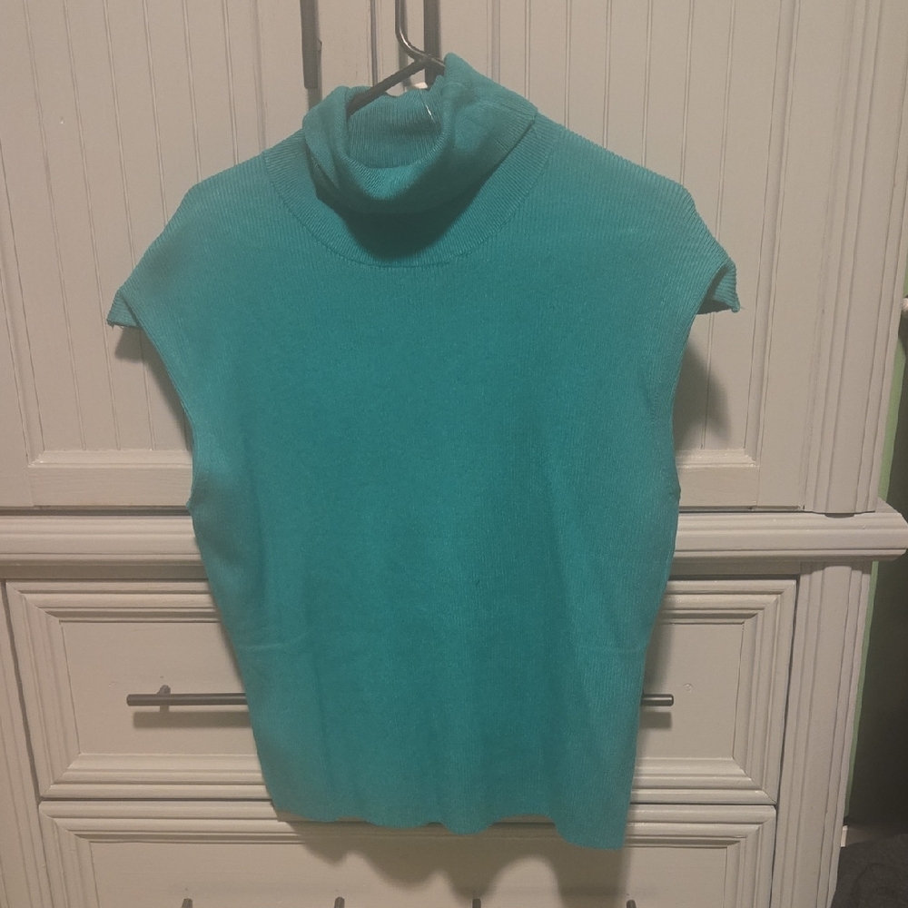 Green Sleeveless Turtleneck Top